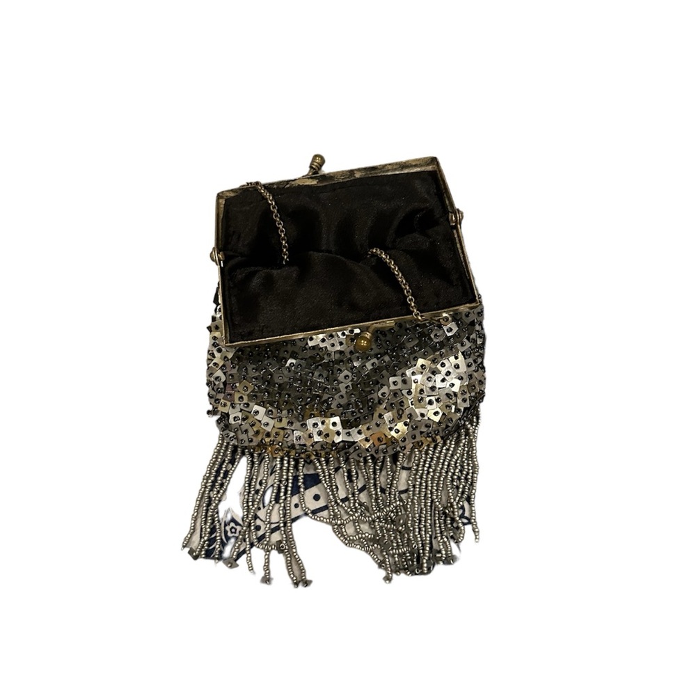 Vintage beaded purse with brass clasp